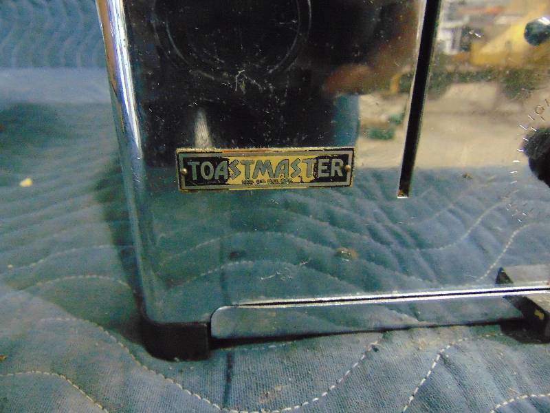 lot 49 image: Commercial Grade GE 4 Capacity Toaster