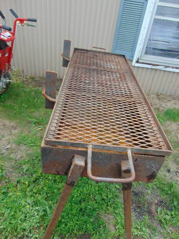 lot 70 image: Large Outdoor Grill