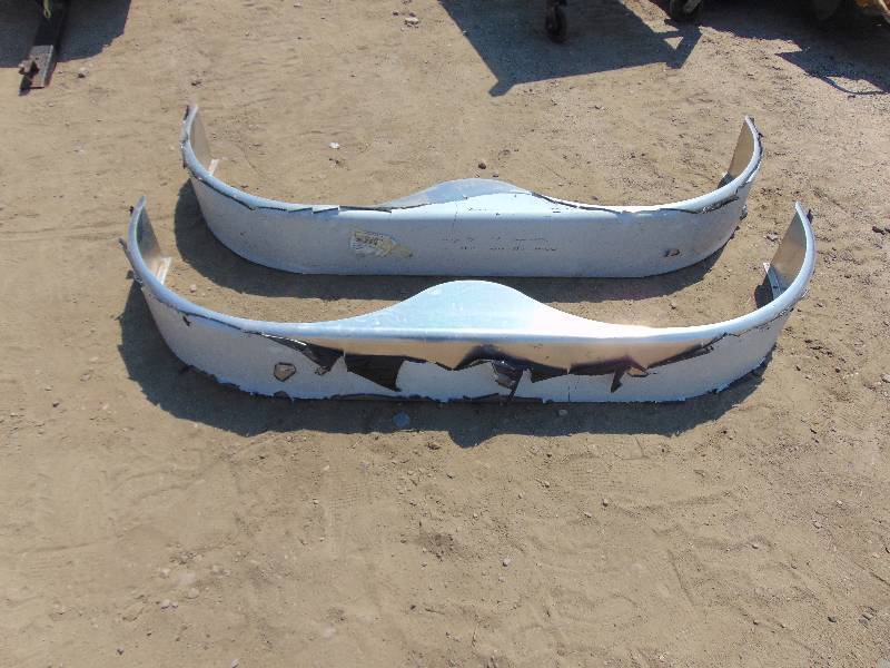 lot 86 image: (2) Trailer Fenders