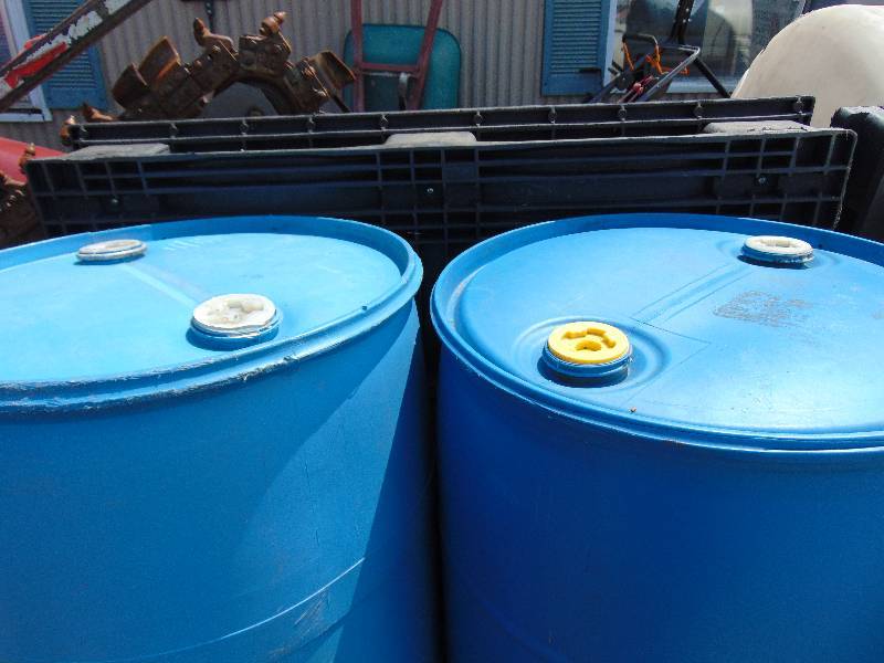 lot 96 image: (2) Plastic Barrels