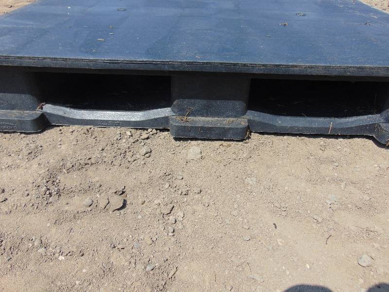 lot 98 image: (2) Heavy Duty Plastic Pallets