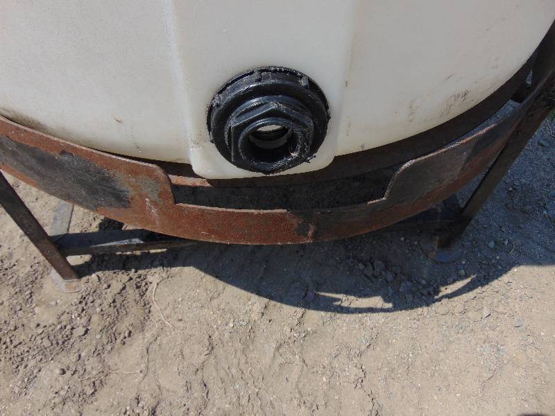 lot 99 image: 300 Gallon Water Tank With Stand