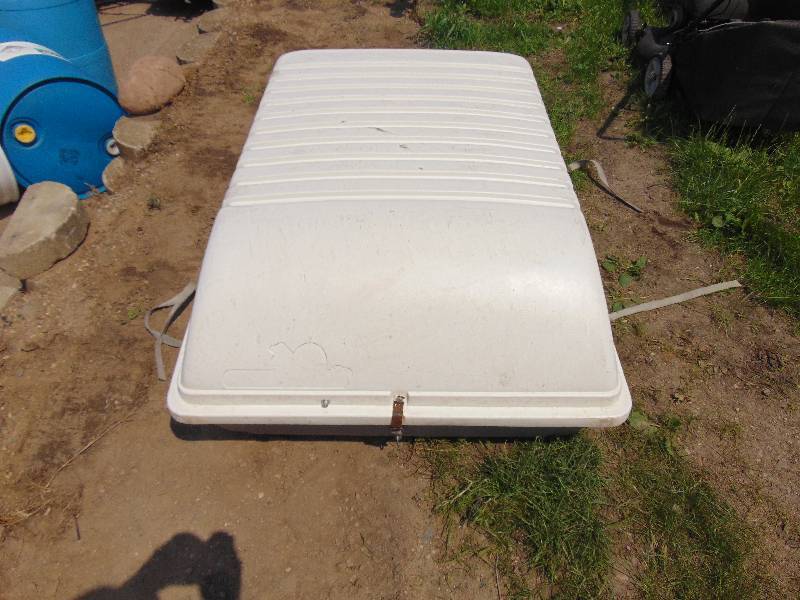 lot 100 image: Car Top Cargo Carrier