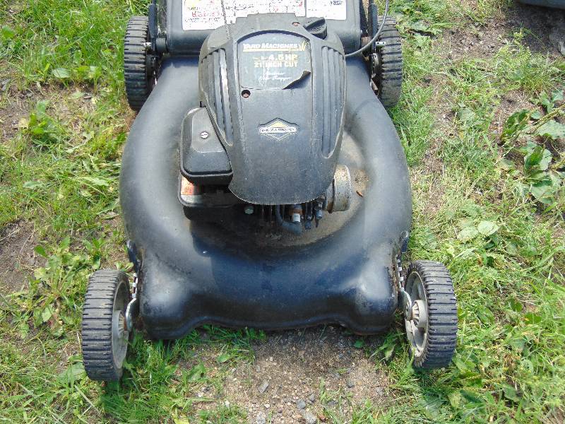 lot 101 image: Yard Machine 4.5 HP Lawn Mower