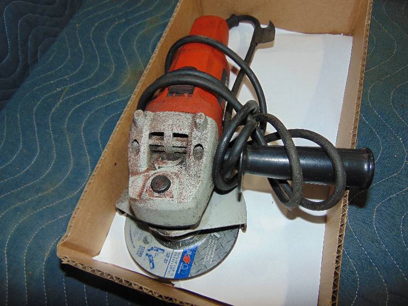 lot 111 image: Black & Decker Disc Grinder