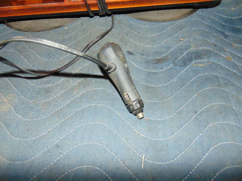 lot 122 image: 12 Volt Amber Light