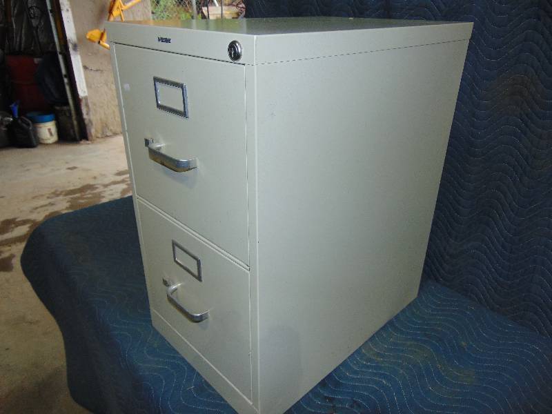 lot 123 image: 2 Drawer File Cabinet