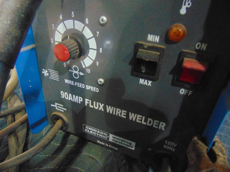 lot 162 image: Chicago Electric 90 AMP 110 Volt Wire Feed Welder