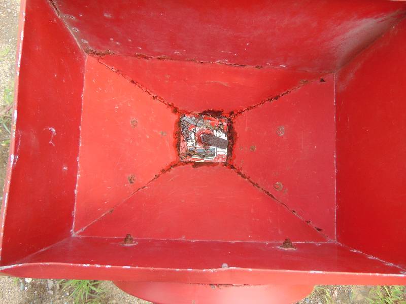 lot 164 image: Pull Type Spreader