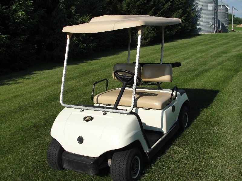 YAMAHA GAS POWERED GOLF CART
