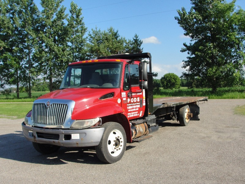 2007 INTERNATIONAL 4300 FLAT BED TRUCK
