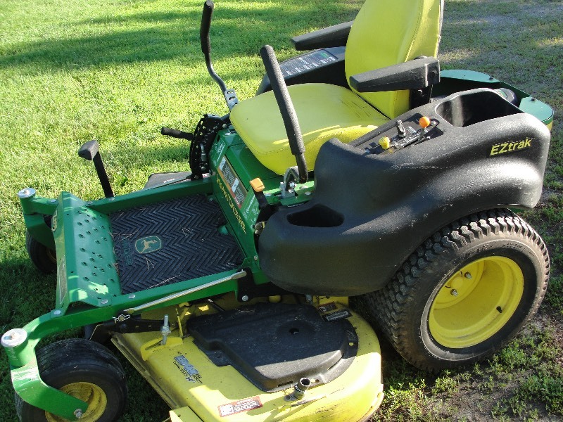 EZ TRAK 54 JOHN DEERE  LAWN MOWER