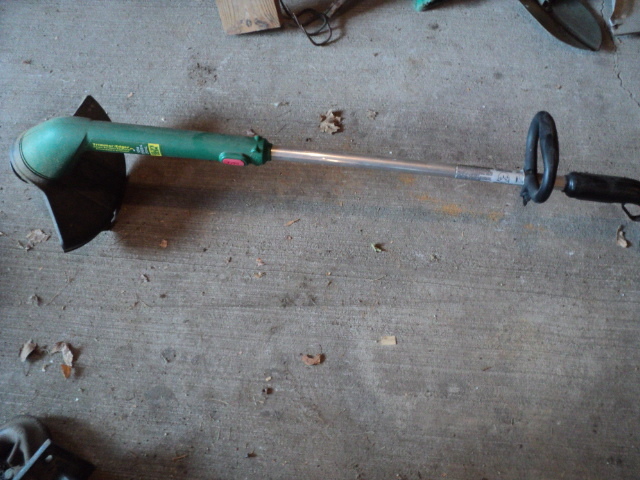 lot 18 image: Weed eater trimmer edger...