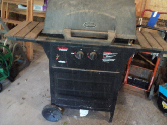 lot 27 image: Sunbeam gas grill, one leg is missi...