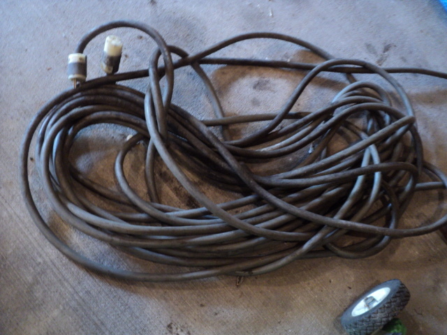 lot 34 image: Super heavy duty extention cord...