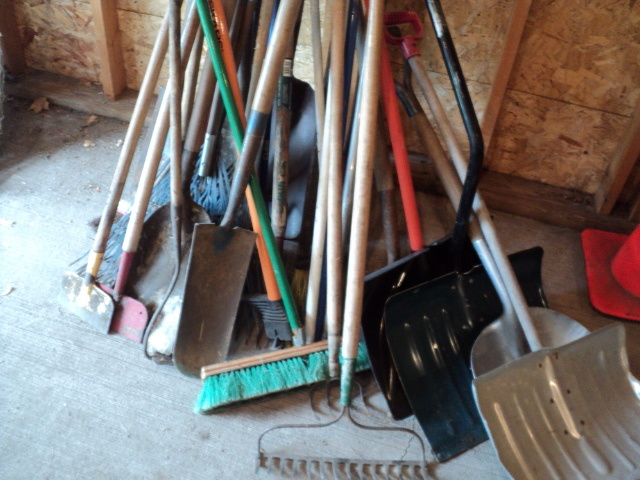 lot 37 image: Large lot of rakes, shovels, brooms...