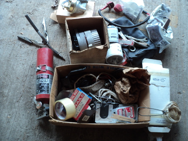 lot 40 image: Lot of vehicle parts and accessorie...