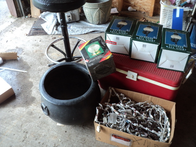 lot 47 image: Cooler, stool, outdoor lights and C...