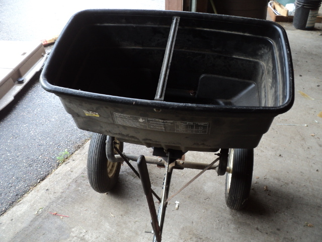 lot 52 image: Agri Fab spreader - top of bin is 3...