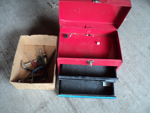 lot 64 image: Allies tool box 10 x 15 inches with...