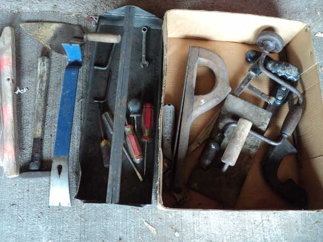 lot 70 image: Lot of assorted hand tools...