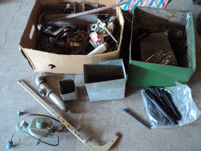 lot 72 image: Large lot of assorted hardware...