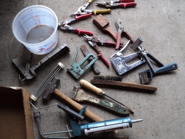 lot 86 image: Lot of snips and other tools...