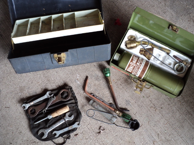 lot 87 image: Bernzomatic torch and supplies...