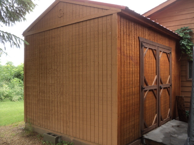 lot 3 image: Newer wood shed in great condition,...