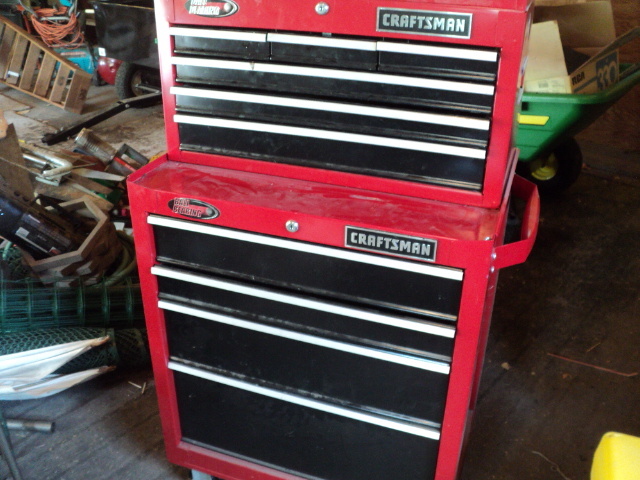 lot 5 image: Craftsman tool box, very clean, 27...