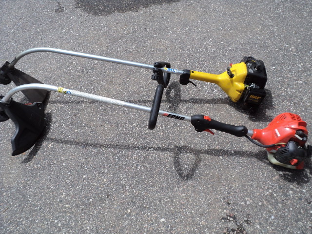 lot 89 image: 2 Gas powered lawn trimmers, Echo a...