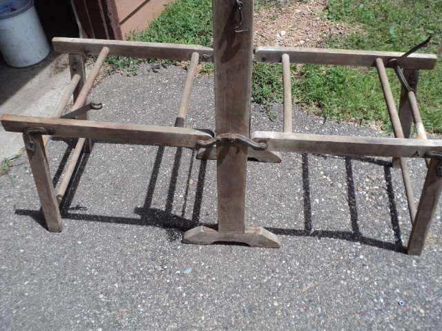 lot 99 image: Primitive washtub stand...