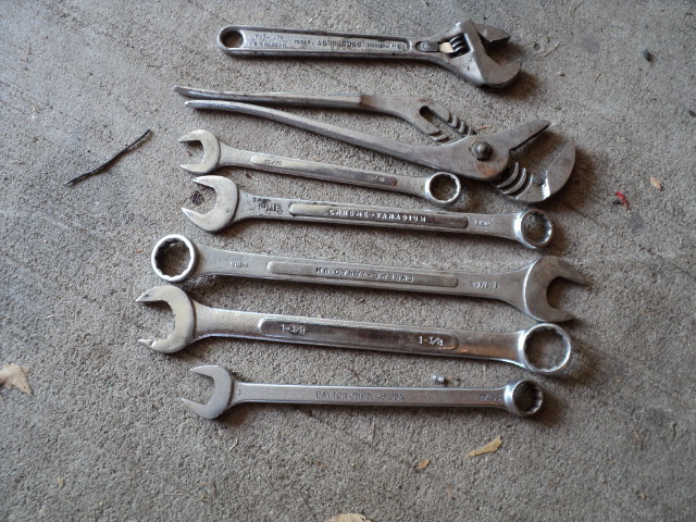 lot 106 image: Lot of large wrenches...