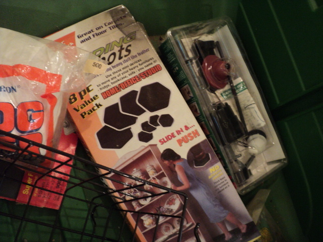 lot 111 image: Assorted garage items in a plastic ...