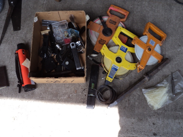 lot 138 image: Lot of measuring tapes and other to...