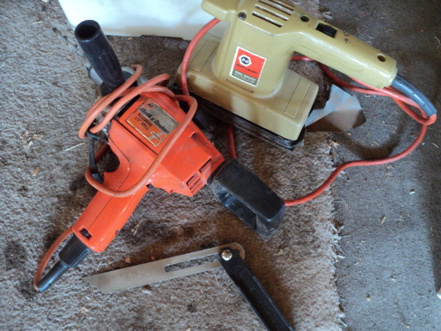 lot 146 image: Drill and sander in a plastic tub...