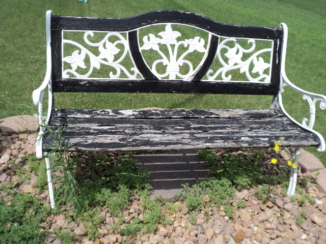 lot 155 image: Garden bench...