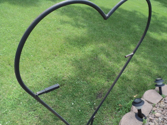 lot 158 image: Heart shaped trelis...
