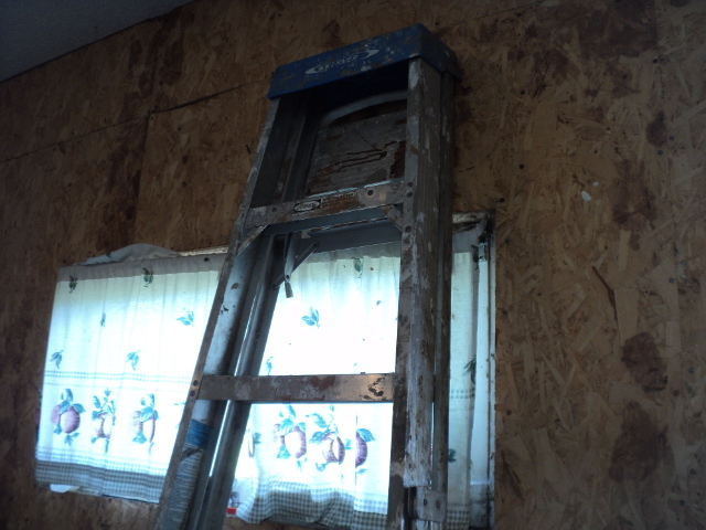 lot 164 image: 8 foot aluminum step ladder...
