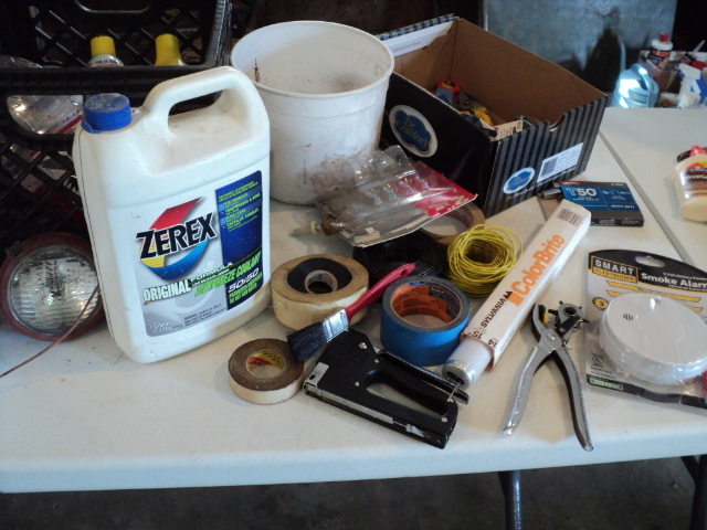 lot 172 image: Lot of household chemicals and hard...