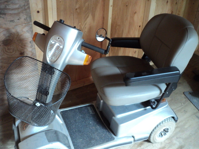 lot 187 image: Legend mobility chair, good battert...