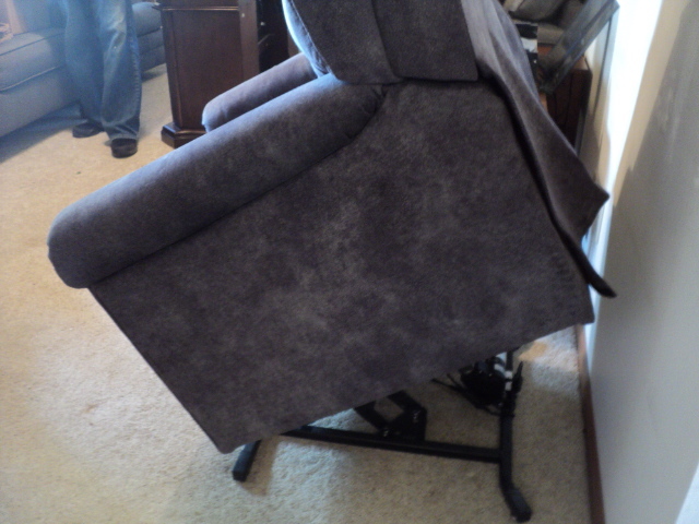 lot 195 image: Grey lift chair...