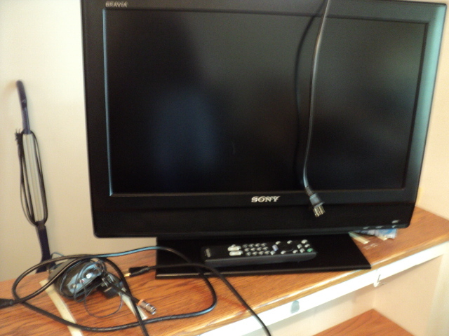 lot 198 image: Sony Bravia 26 inch tv...