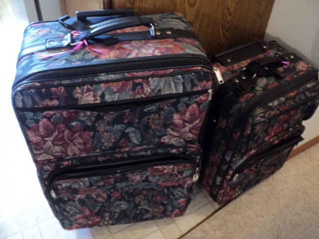 lot 203 image: 2 Nesting suitcases...