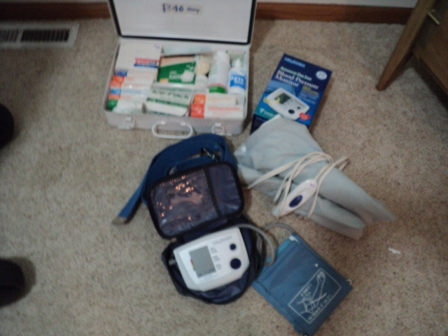 lot 221 image: Lot of medical items...