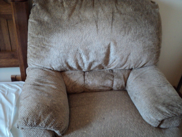 lot 225 image: Large comfortable recliner...