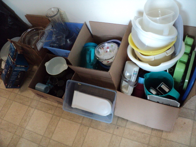 lot 235 image: Lot of kitchen utinsels and goods...