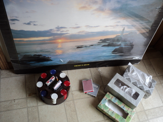 lot 240 image: Lot of games, picture and kleenex...