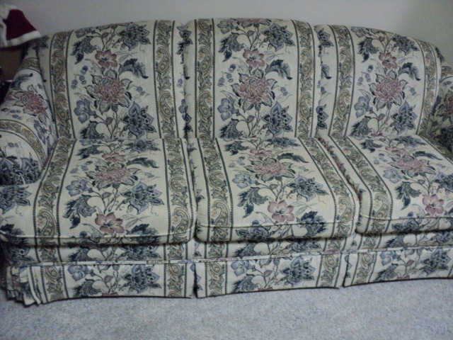 lot 252 image: Floral couch and love seat...