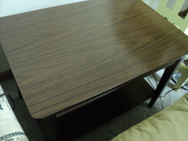 lot 254 image: End table ...